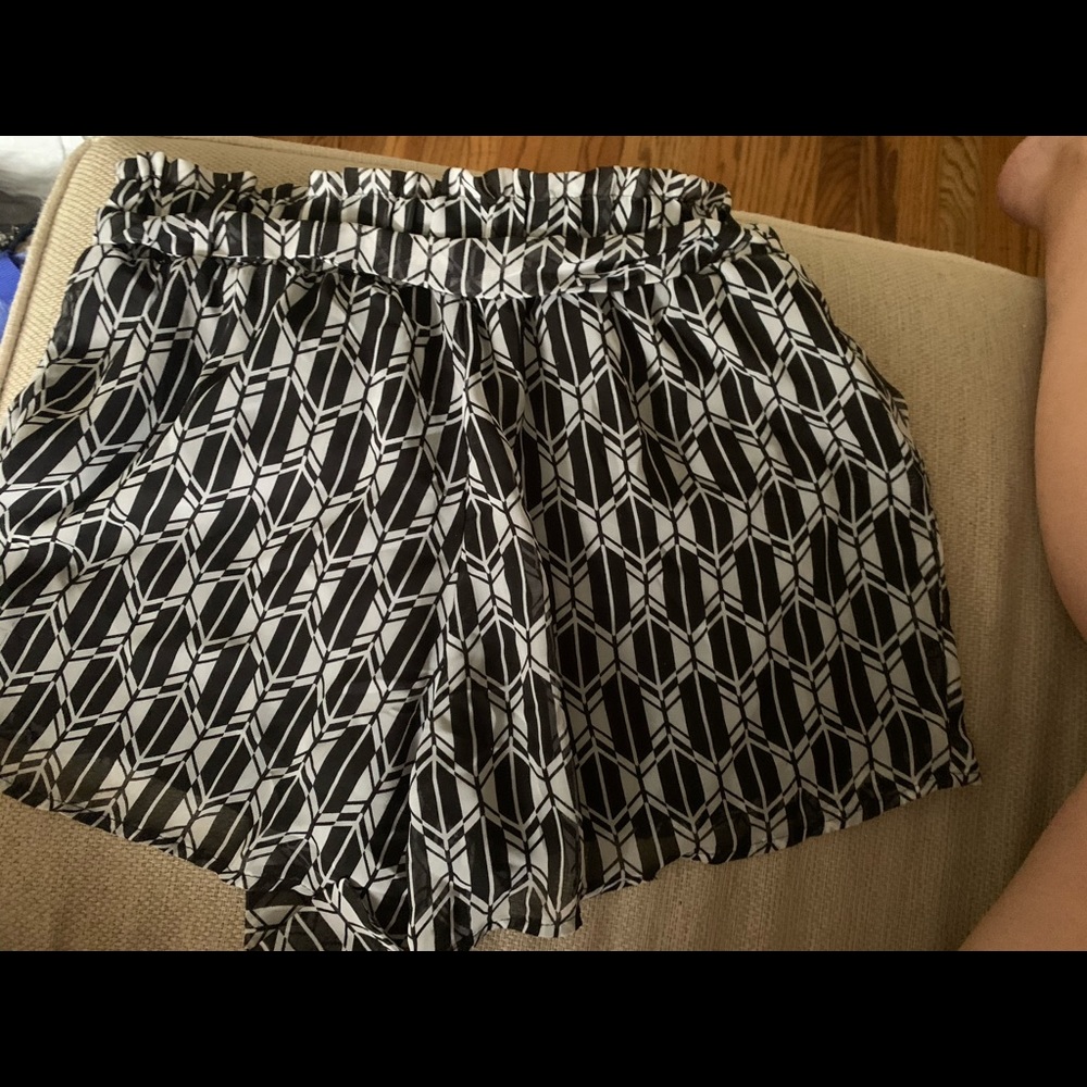Fabric shorts with tie